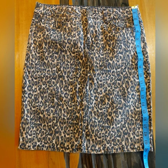 SKIRT - Picture 1 of 9